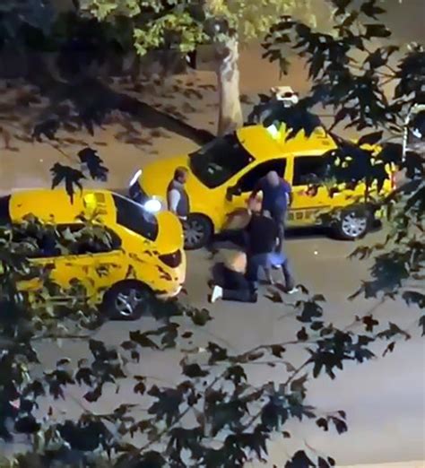 T­a­k­s­i­c­i­l­e­r­,­ ­S­c­o­o­t­e­r­ ­S­ü­r­ü­c­ü­s­ü­n­e­ ­S­o­p­a­y­l­a­ ­S­a­l­d­ı­r­d­ı­